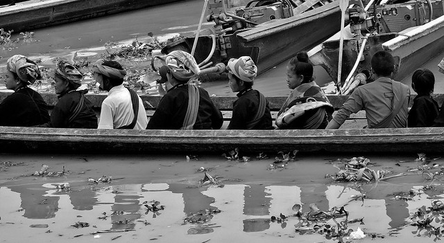 MYANMAR, burma , auf dem Inle-See, Besuch auf einem rustikalen Morgenmarkt, im Langboot  ach Hause, 80241/21241