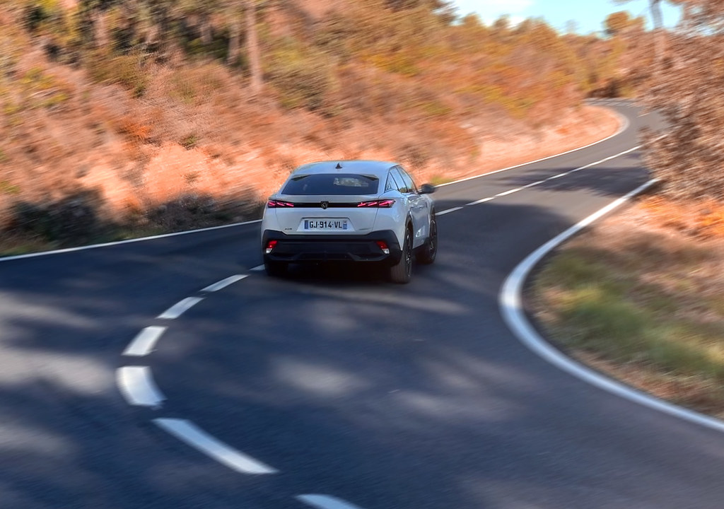 peugeot 408 GT blanc nacre essai review test drive 2023