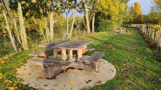 Greenway Picnic Table - Walking from Épernay to Hautvillers, Marne, France