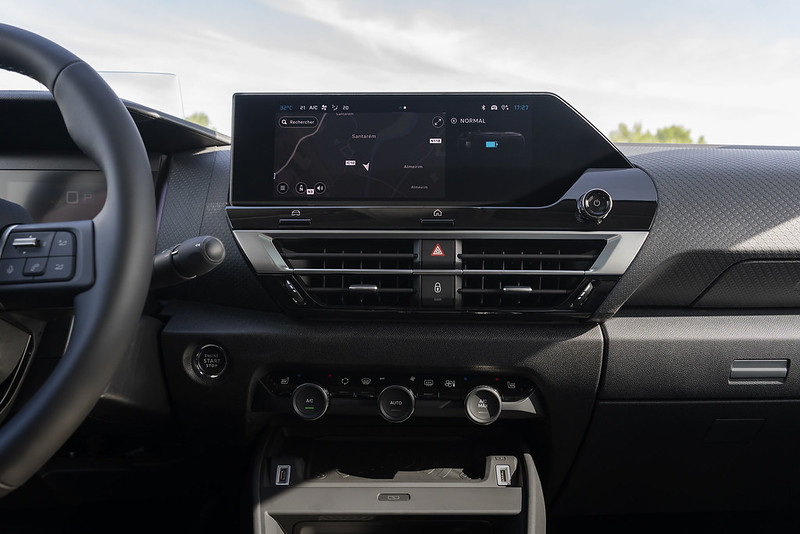 Citroën abre encomendas para o novo ë-C4 X em Portugal