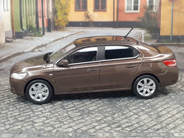 Peugeot 301 - 2012