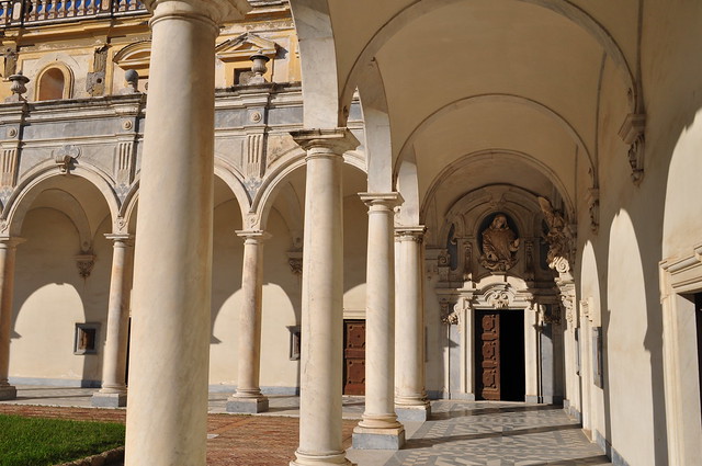 Grand cloître, fin XVIe, chartreuse San Martino, Vomero, Naples, Campanie, Italie.
