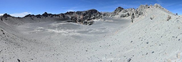 Bouche volcanique dans le Cratère du volcan Ubinas au Pérou DSC_1096 - DSC_1102Normal