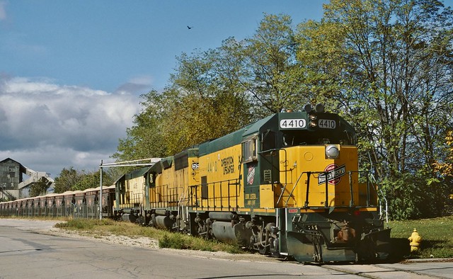 CNW 4410 in Elmhurst, Illinois on October 15, 1995.