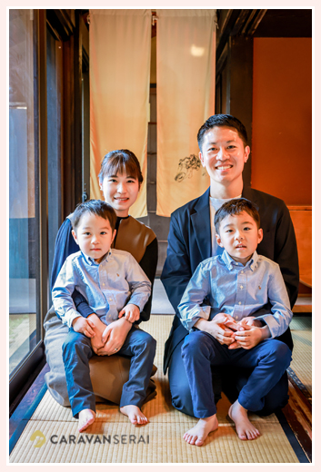 名古屋市緑区の小や町　七五三の後の食事会　家族写真