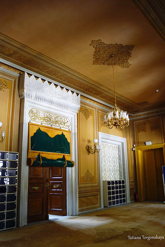 Вход в мечеть Хамидие