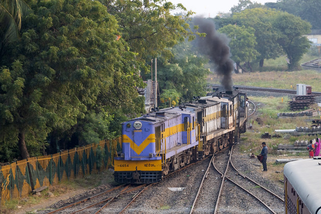 6692 clags as it shunts 6563 and 6654 around the station at Veraval Junction.