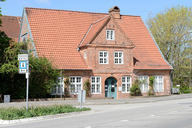 4897 Preetz ist eine Kleinstadt  im Kreis Plön in Schleswig-Holstein; historisches Wohnhaus an der Mühlenstraße - das Gebäude steht unter Denkmalschutz.