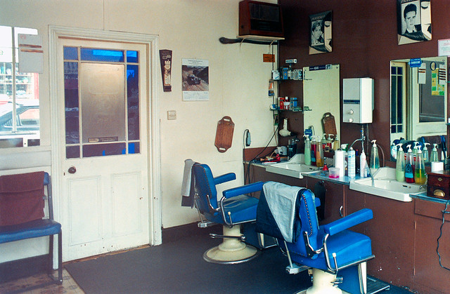 Barber, Devonshire Rd, Chiswick, Hounslow, 1989, 89c12-02-11