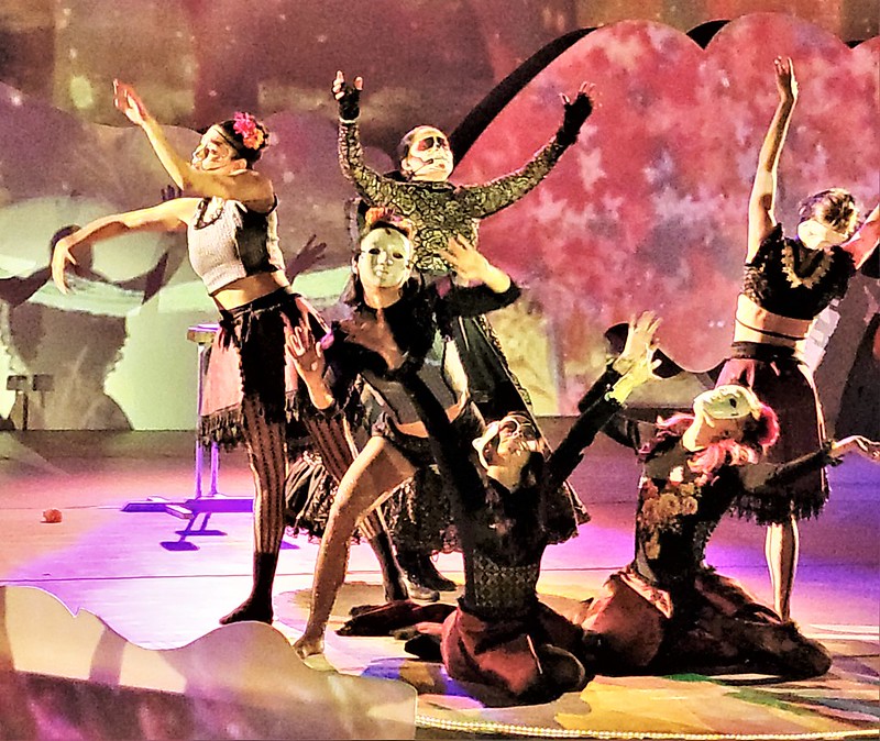 Catrina and the Espectaculo Catrinaeque dancers at Calaverandia 2022