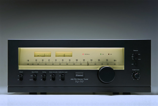 Sansui TU 717 Stereo Tuner