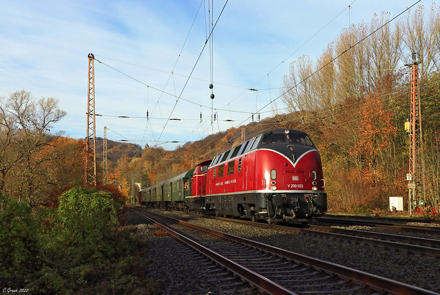 V200 033 und 212 079 der Museumseisenbahn Hamm mit Sonderzug nach Hameln in Schwerte-Westhofen, 26.11.2022