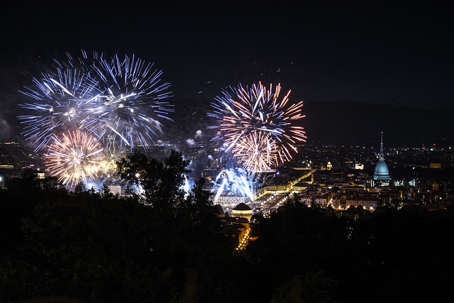 Fuochi d'artificio su Torino - Fireworks over Turin.
