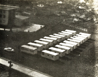 Căsuțe pentru sinistrați, amplasate în partea de sud a Craiovei, după seismul din 1977