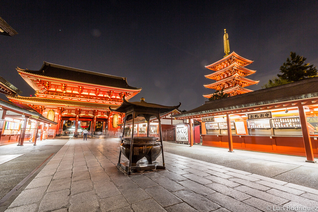 El templo Sensoji de Asakusa, de noche