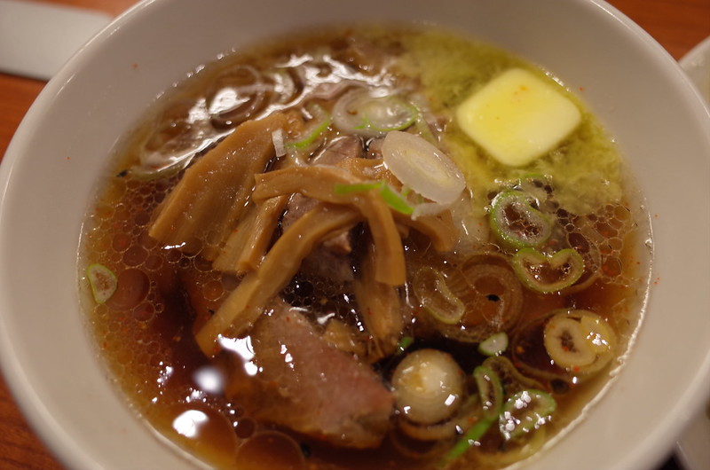 09Ricoh GRⅡ西新宿一丁目満来ざるらあめんのスープ