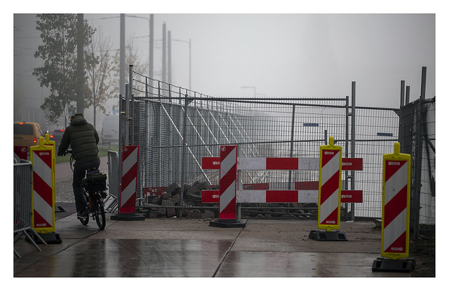 Posthumalaan in the mist (Rijnhaven, the redevelopment (7))