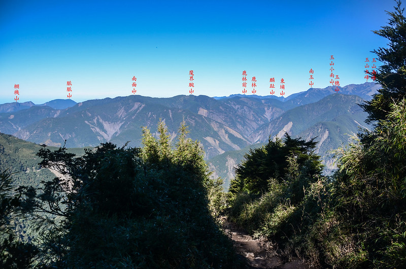 塔關山步道(H 2985 m)西北望群山 (2)