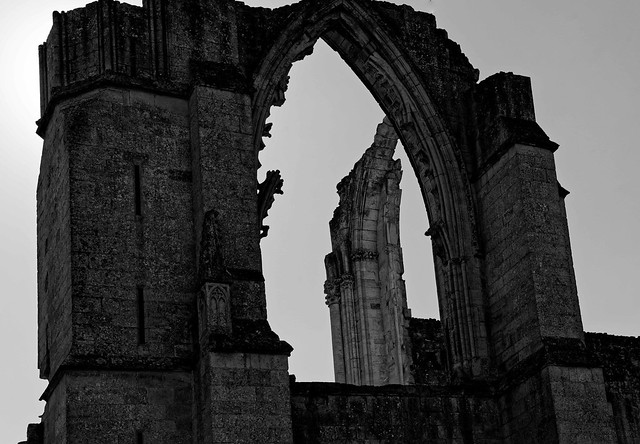 Abbaye de Maillezais, Vendée F. Les ruines peuvent être élégantes