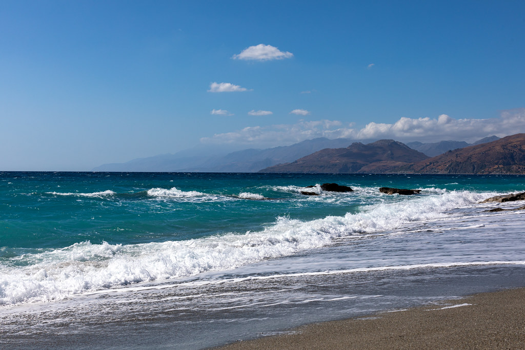 Crete 2022 waves 2