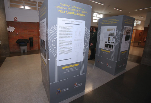La Escuela de Arquitectura acoge una exposición temporal con las propuestas presentadas al concurso de ideas para la protección del pórtico occidental de la Catedral de León