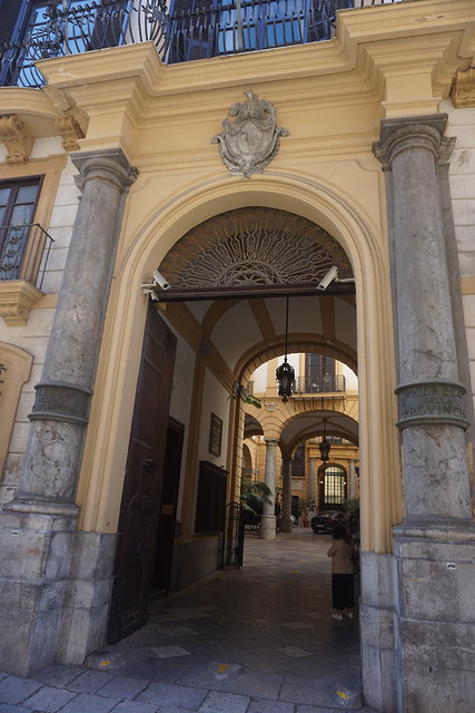 Palais Comiti, Palerme : Portail monumental