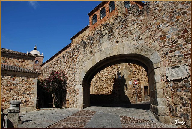 🇪🇸 🇪🇺 Arco de la Estrella (Cáceres, Extremadura, España, 3-7-2010)