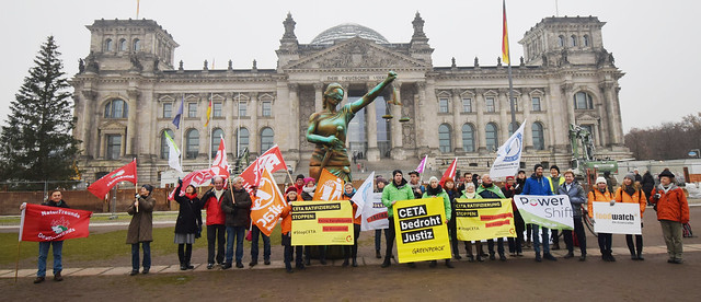 01.12.2022: Protest vor dem Bundestag: Nein zu CETA!