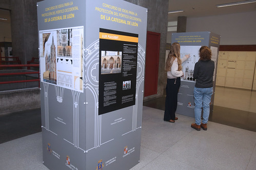 La Escuela de Arquitectura acoge una exposición temporal con las propuestas presentadas al concurso de ideas para la protección del pórtico occidental de la Catedral de León