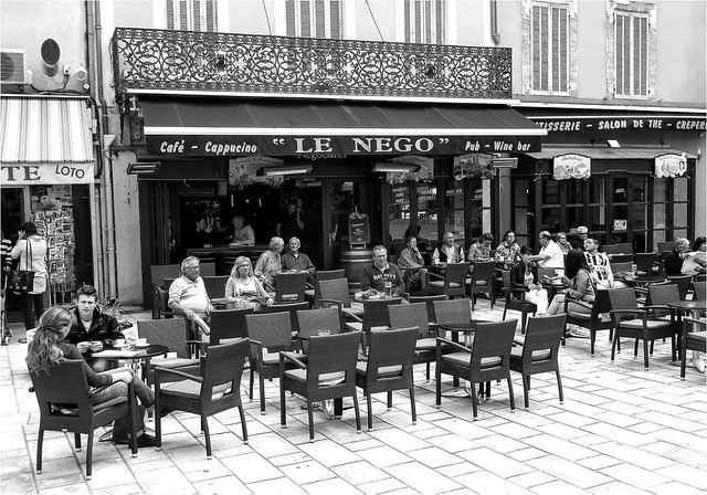 Le Nego Cafe & Pub