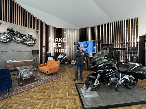 "Make Life a Ride", rincón de motos BMW en la visita a Pangea Madrid