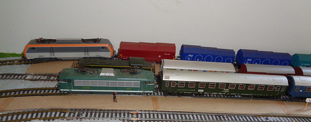 MAQ0660 Locomotivas francesas BB8600 (no primeiro plano); BB 63000 e BB 36000