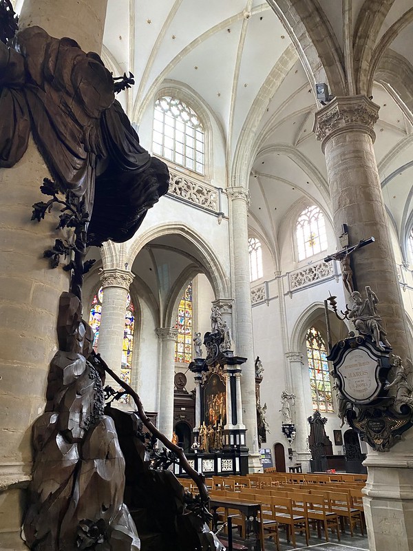 Sillas de las iglesias en Flandes III