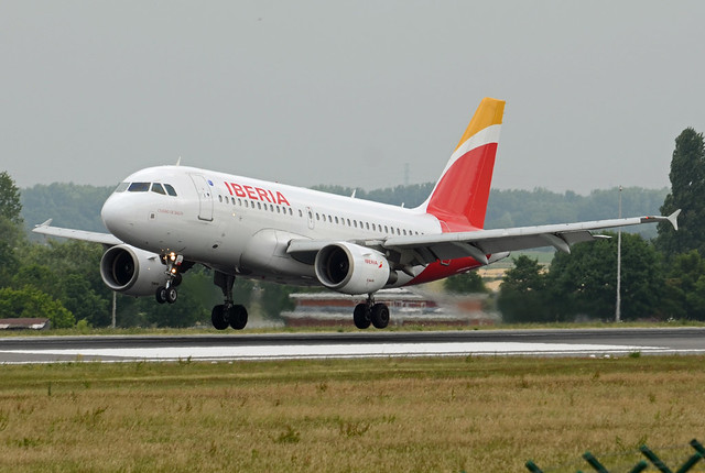 Iberia Airbus A319-111 EC-JXJ