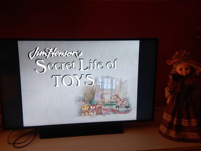 Here's what you watch sometimes when you are an adult but you still love toys 😃🐻