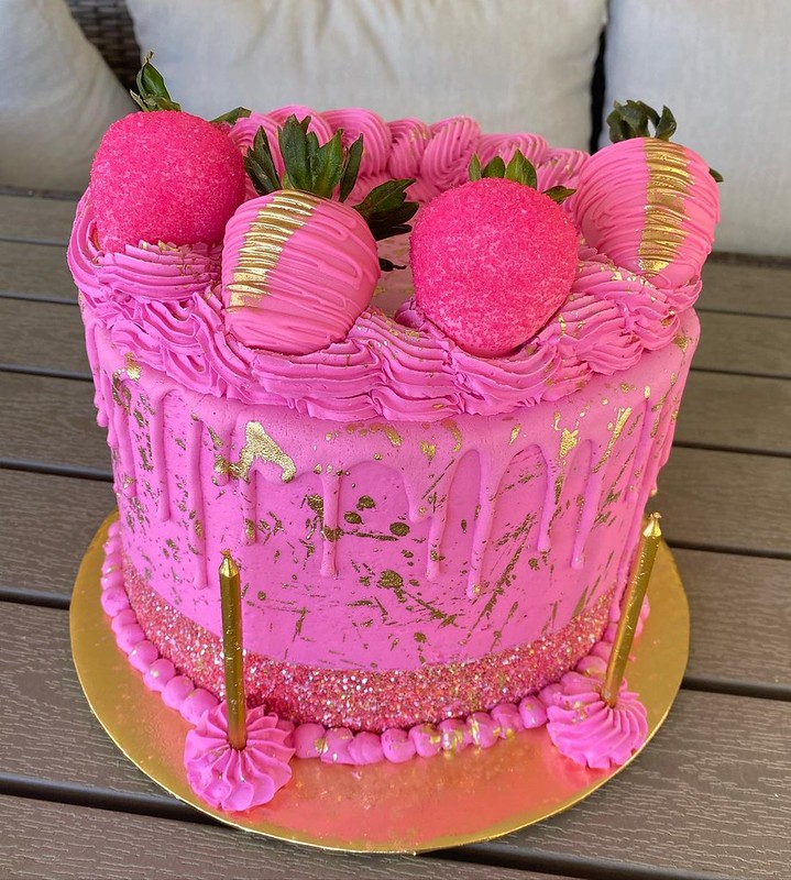Cake by CandyGirls Desserts