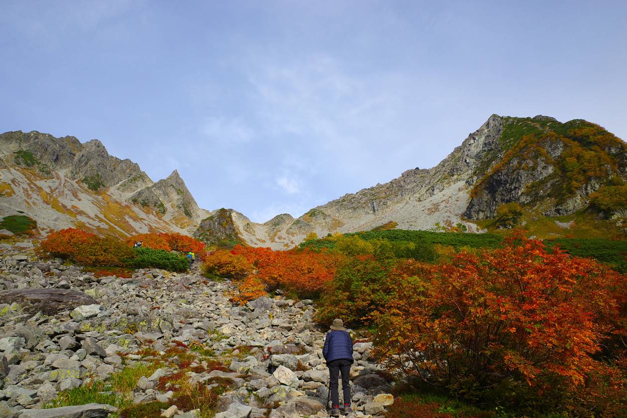 【北アルプス】涸沢岳からのご来光と涸沢の紅葉！秋の山小屋白登山