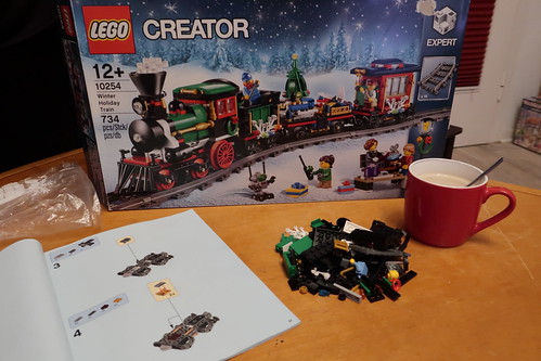 Kaffee zum Zusammenbau des Tenders meines Lego-Weihnachtszuges (= Tradition am Morgen des 2. Advent)