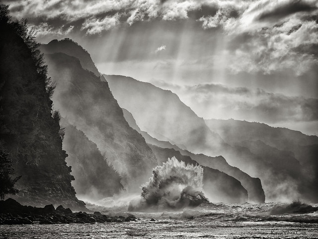 A wave flare in front of the Na'Pali Coast