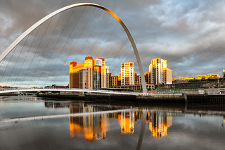 Le Gateshead Millennium Bridge et le Baltic - Centre de Contemporain Art  à Gateshead en Angleterre!