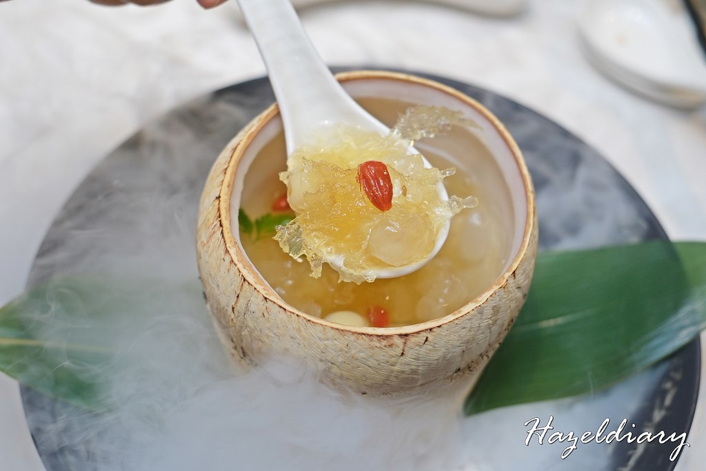 Man Fu Yuan -InterContinental Singapore-Double boiled coconut with snow lotus seed, Sarawak bird nest