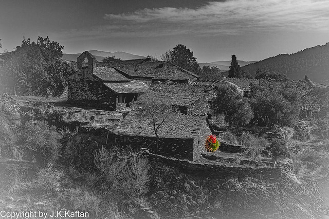 A town half abandoned by the Ayllon mountain range, Un Pueblo medio abandonado por la sierra Ayllon..... 