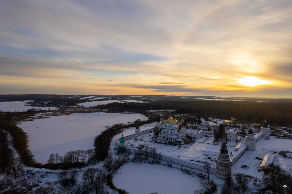 [Explore] Winter sunset at the monastery