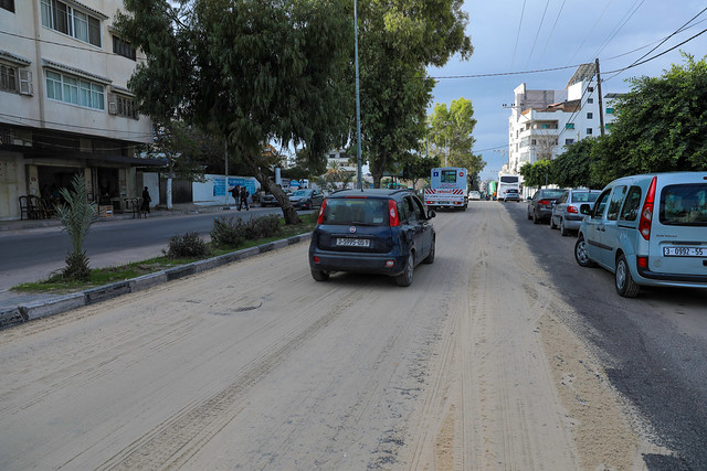 بلدية غزة تعالج مشكلة تسرب زيت في شارع الأقصى الصناعة تجنباً لوقوع حوادث مرورية