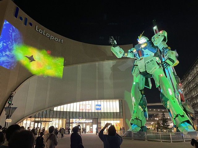 Life-Size RX-93ffν Gundam Statue