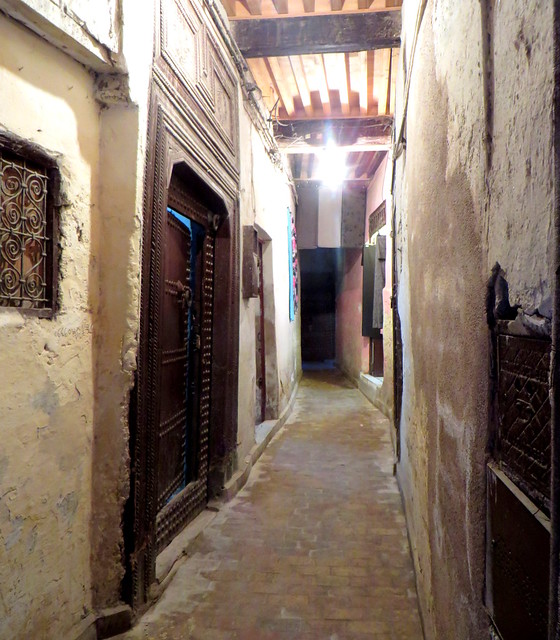 Un passage couvert, quartier des Andalous, médina de Fès El-Bali, Fès, Maroc.