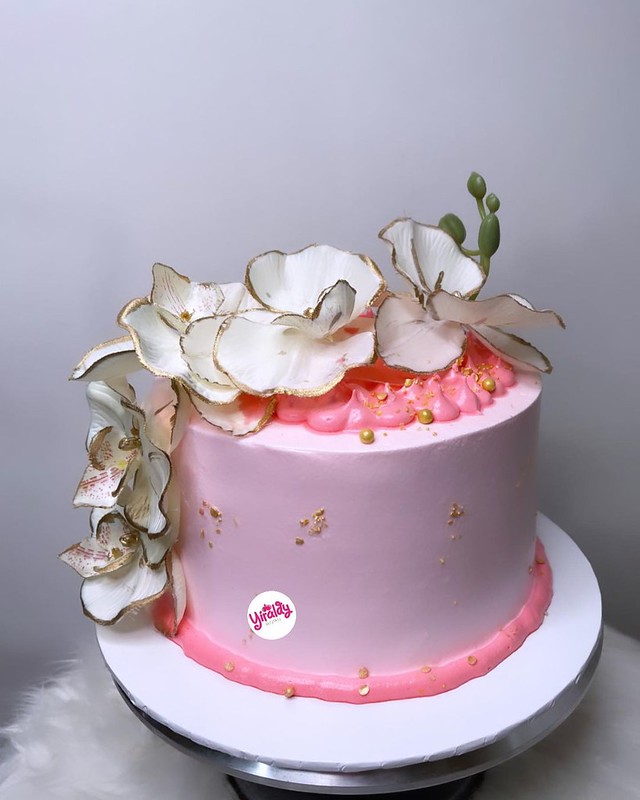 Cake by Yiraldy Desserts