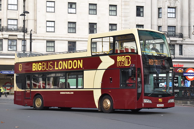 DA212 PN09 EOA Big Bus Tours London