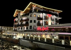 Hotel Piz Buin a Aprés-ski bar Nikis Stadl