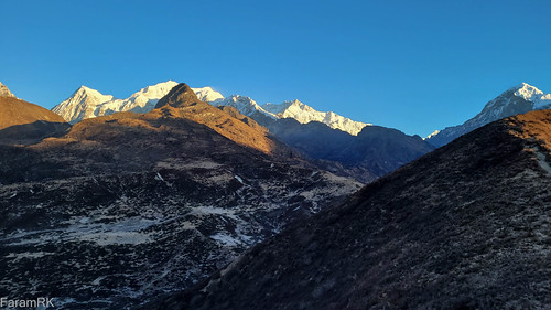 Sunrise from Dzongri Top by faram.k, gochala gochela guichalatrek highaltitude hiking knp samsungs20fe sikkim gyalshing india